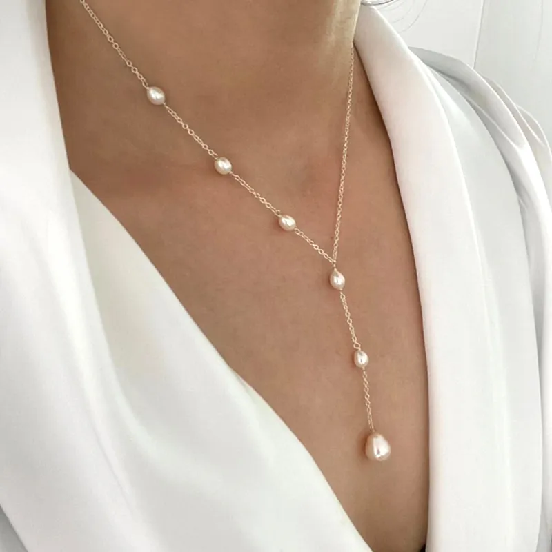 Chain with pendants and vintage pearls