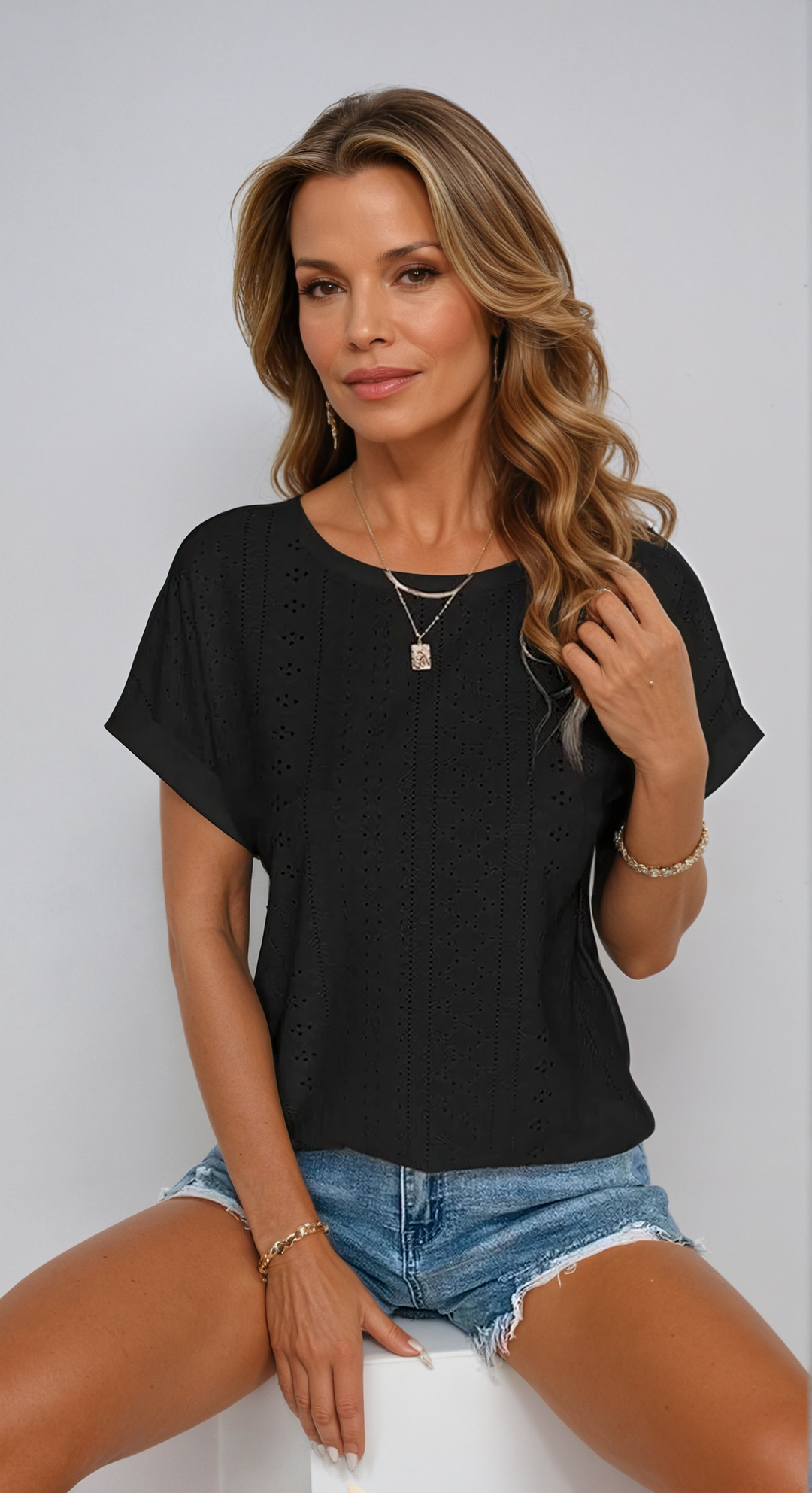 Riza   | Casual Eyelet Top