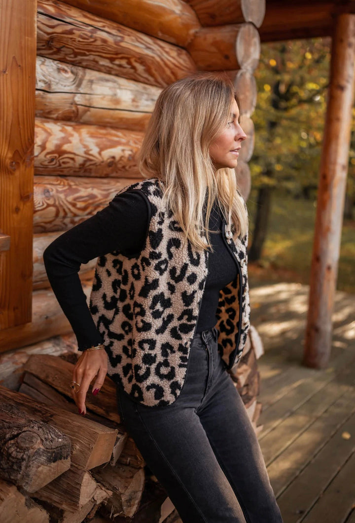 ASTRID  | The Leopard Knit Vest