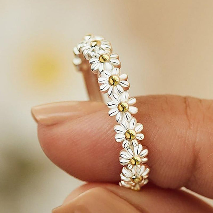 Adjustable Daisy Ring made of Silver with Hand-Painted Enamel