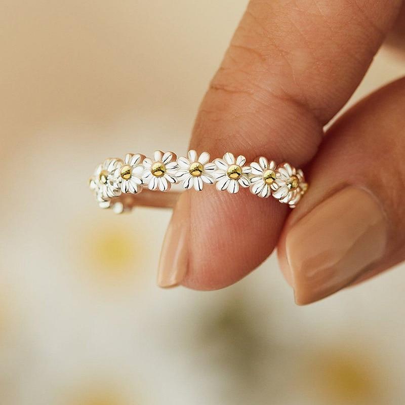 Adjustable Daisy Ring made of Silver with Hand-Painted Enamel