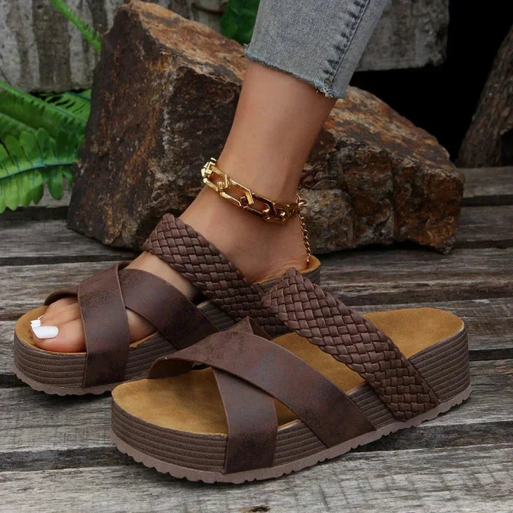 Comfortable and breathable women's sandals