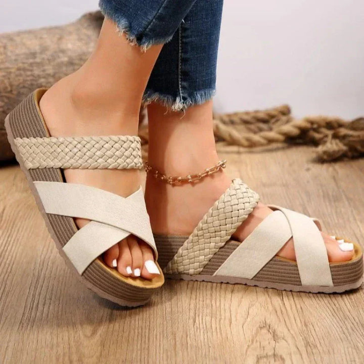 Comfortable and breathable women's sandals
